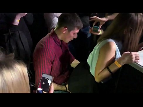 ❤️ Sexo real en una discoteca rusa. Chica rusa de 18 años en el ano y la vagina follada en un club nocturno Video de porno de calidad en es.tube-sexer.ru ❌️